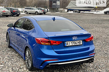 Седан Hyundai Elantra 2016 в Києві