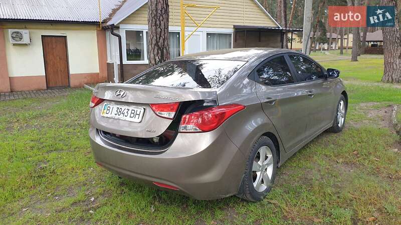 Седан Hyundai Elantra 2011 в Полтаве