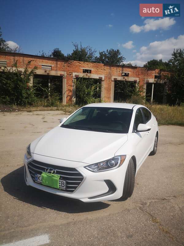Седан Hyundai Elantra 2018 в Киеве