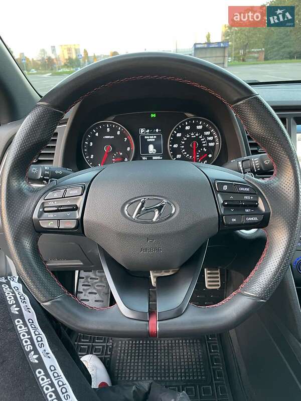 Седан Hyundai Elantra 2017 в Кропивницком