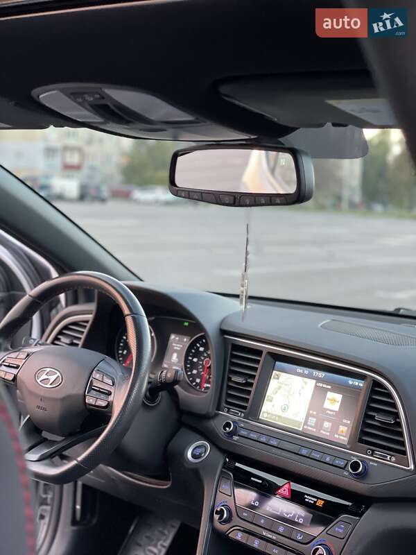 Седан Hyundai Elantra 2017 в Кропивницком