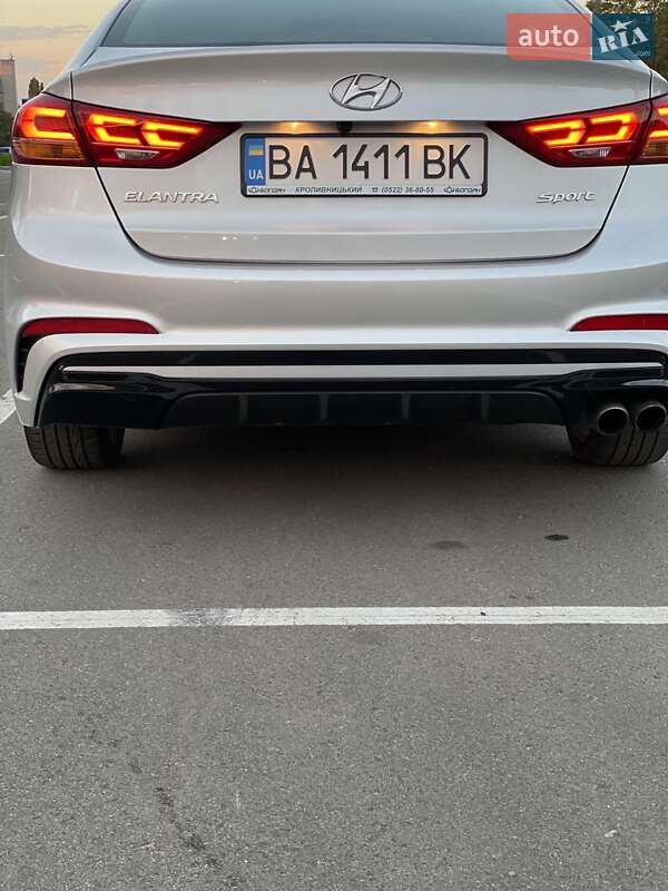 Седан Hyundai Elantra 2017 в Кропивницком