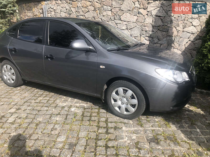 Седан Hyundai Elantra 2008 в Киеве