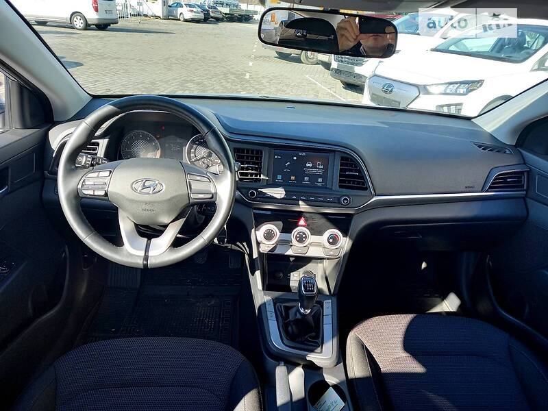 Hyundai Elantra  2019