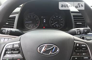 Седан Hyundai Elantra 2017 в Вишневом