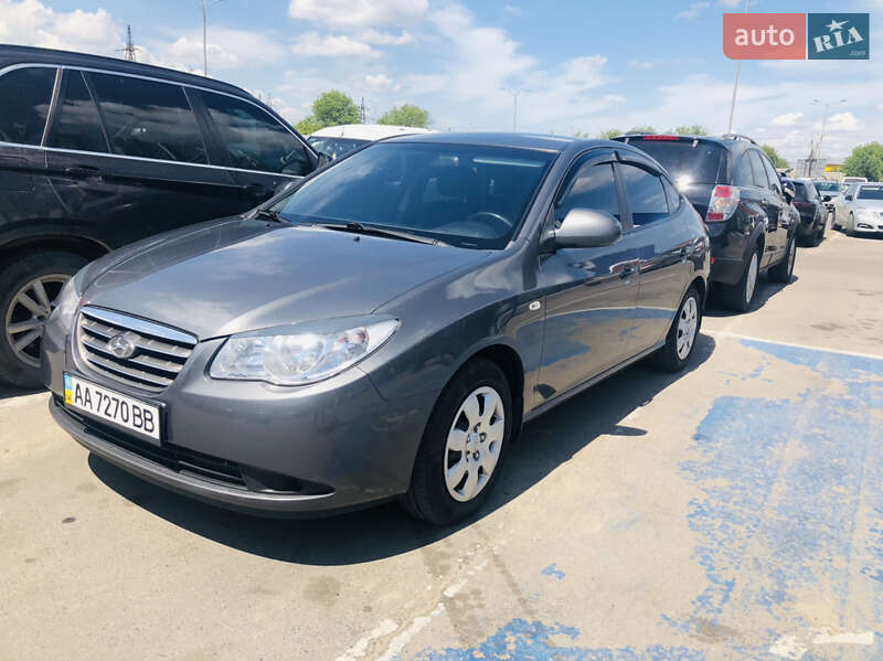 Седан Hyundai Elantra 2008 в Киеве