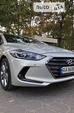 Седан Hyundai Elantra 2018 в Киеве