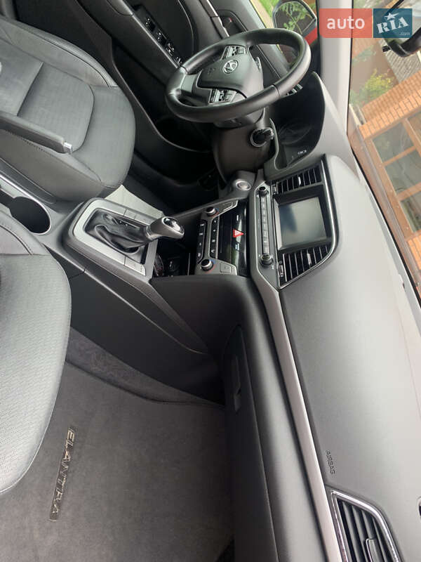 Седан Hyundai Elantra 2016 в Шепетовке