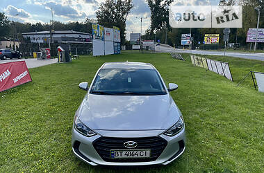 Седан Hyundai Elantra 2016 в Херсоне