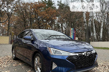 Седан Hyundai Elantra 2019 в Днепре