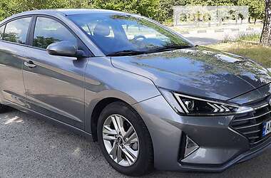 Седан Hyundai Elantra 2018 в Днепре