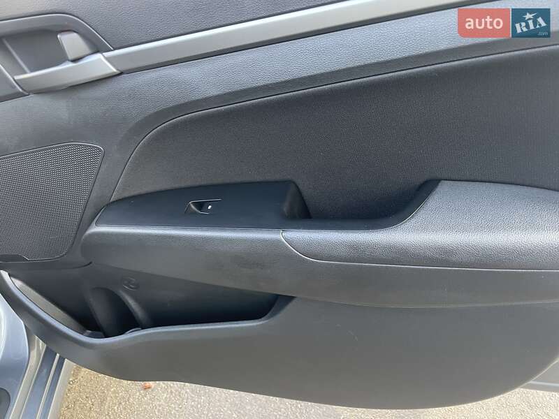 Седан Hyundai Elantra 2018 в Киеве