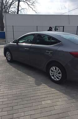 Седан Hyundai Elantra 2017 в 