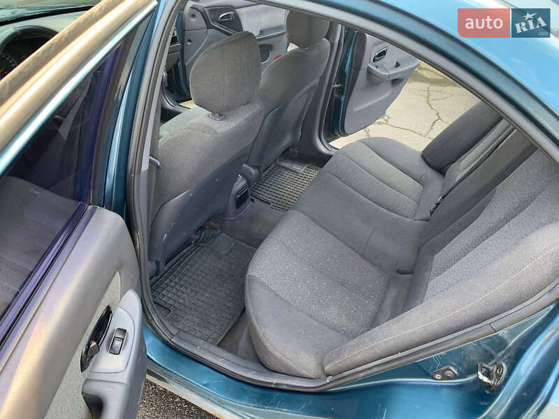 Седан Hyundai Elantra 2002 в Днепре