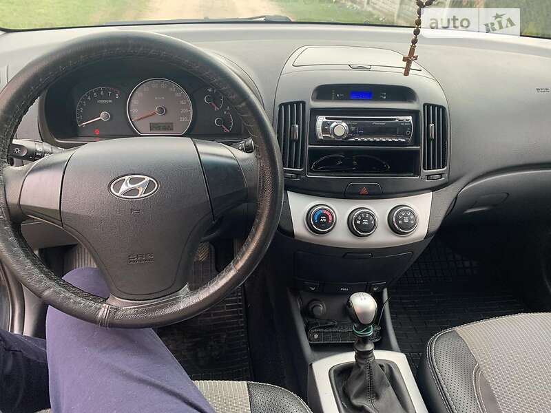 Седан Hyundai Elantra 2008 в Львове
