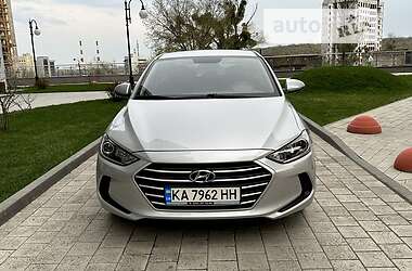 Седан Hyundai Elantra 2018 в 