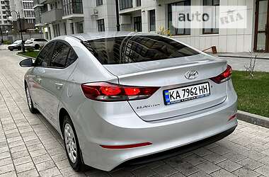Седан Hyundai Elantra 2018 в 