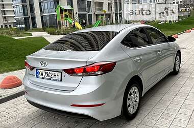 Седан Hyundai Elantra 2018 в 