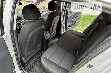 Седан Hyundai Elantra 2018 в 