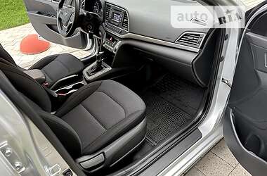 Седан Hyundai Elantra 2018 в 