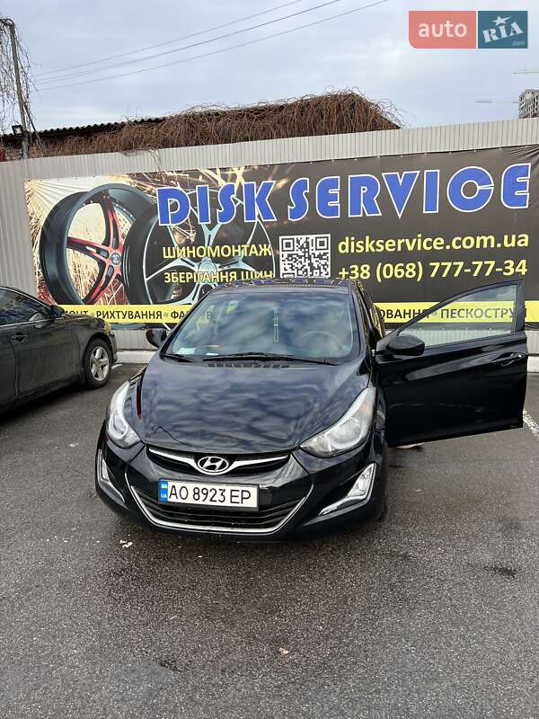 Седан Hyundai Elantra 2014 в Ужгороде