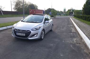 Седан Hyundai Elantra 2013 в Остроге