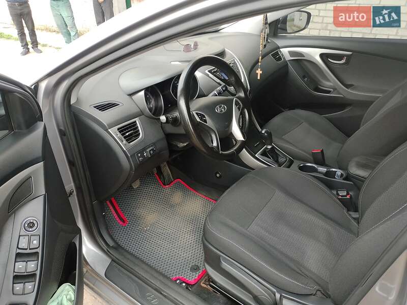 Седан Hyundai Elantra 2012 в Сумах