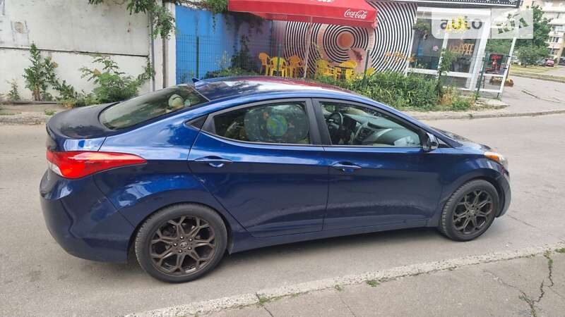 Седан Hyundai Elantra 2012 в Киеве