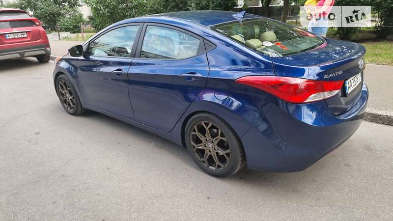Седан Hyundai Elantra 2012 в Киеве