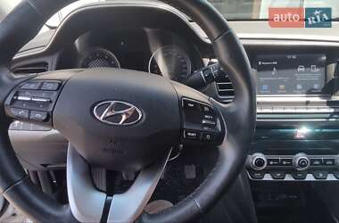 Седан Hyundai Elantra 2019 в 