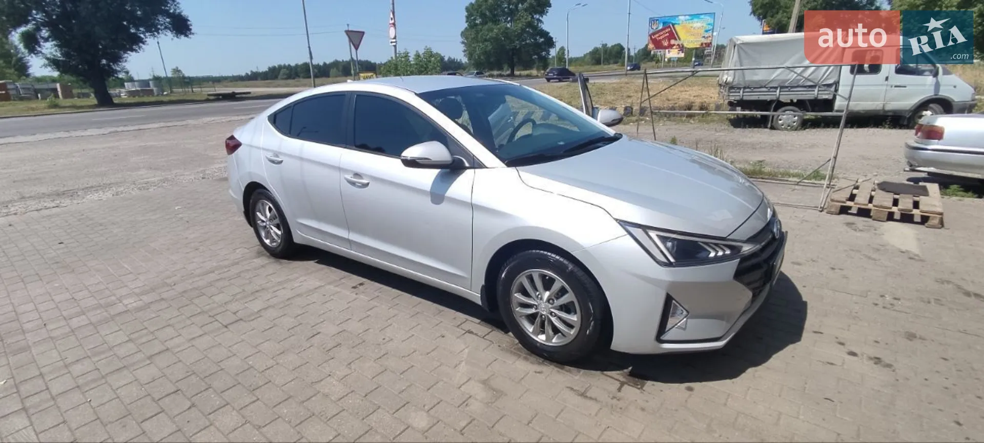 2019 Hyundai Elantra - фото 1