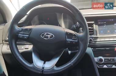 Седан Hyundai Elantra 2019 в 