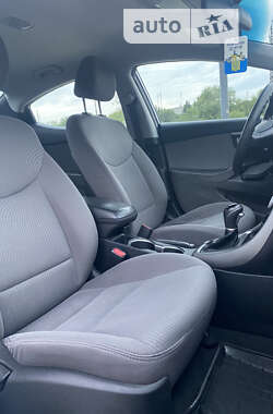 Седан Hyundai Elantra 2015 в 