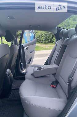 Седан Hyundai Elantra 2015 в 
