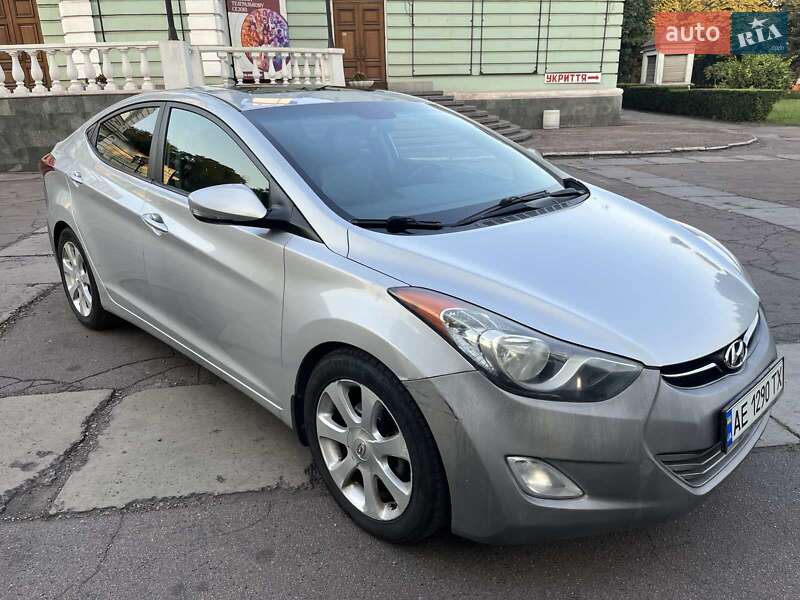 Седан Hyundai Elantra 2012 в Каменском