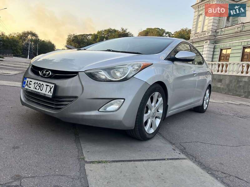 Седан Hyundai Elantra 2012 в Каменском