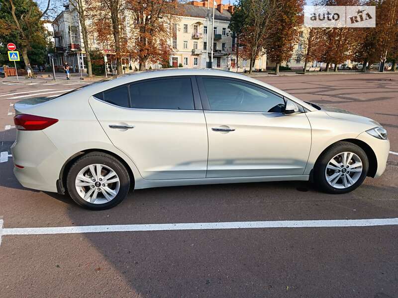 Седан Hyundai Elantra 2018 в Хмельницком