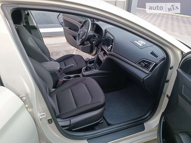 Седан Hyundai Elantra 2018 в Хмельницком