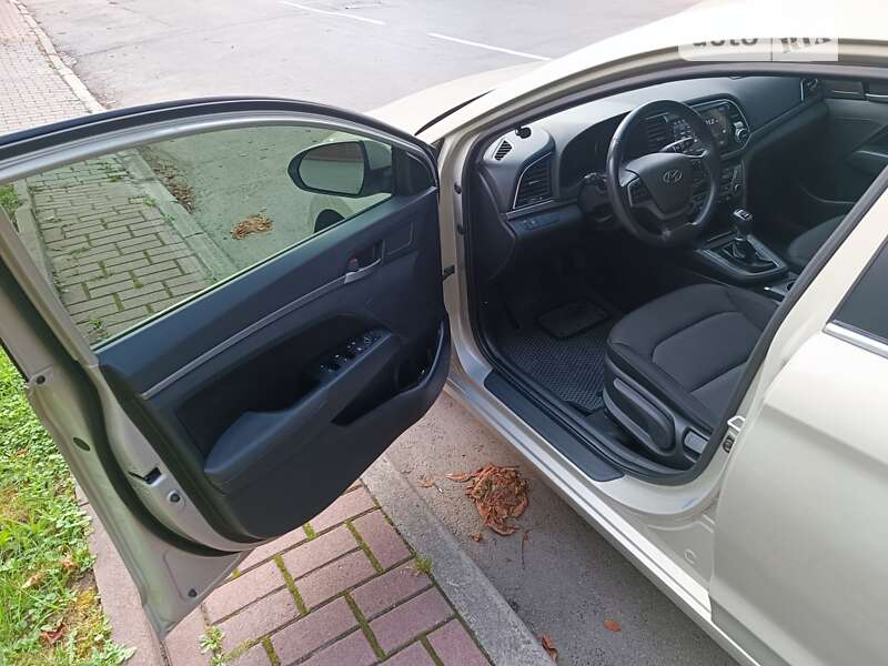 Седан Hyundai Elantra 2018 в Хмельницком