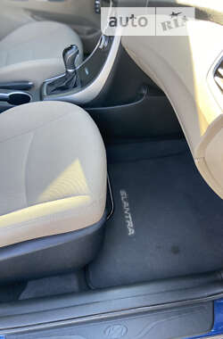 Седан Hyundai Elantra 2015 в 