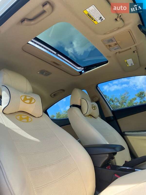 Седан Hyundai Elantra 2012 в Кропивницком