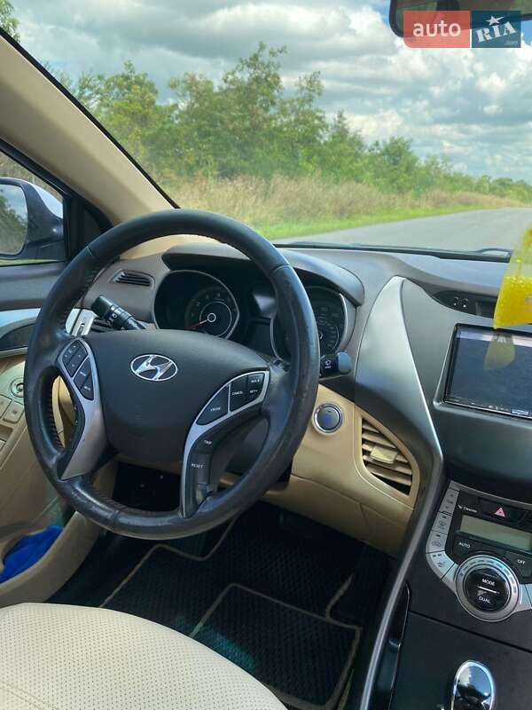 Седан Hyundai Elantra 2012 в Кропивницком