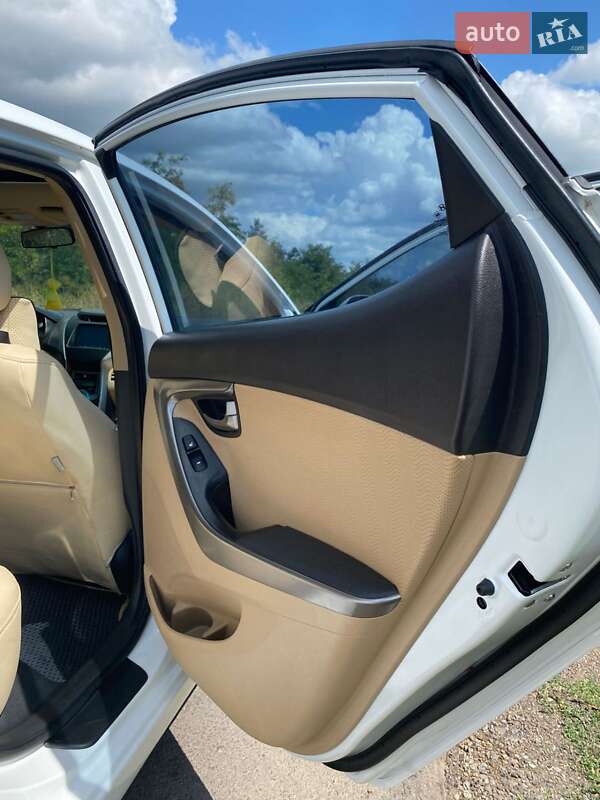 Седан Hyundai Elantra 2012 в Кропивницком