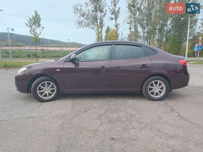 Седан Hyundai Elantra 2008 в Львові