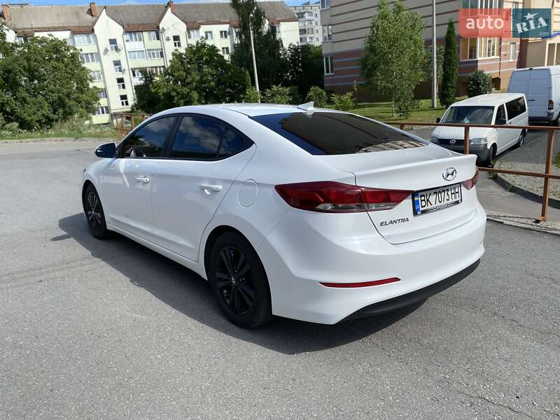 Седан Hyundai Elantra 2017 в Ровно