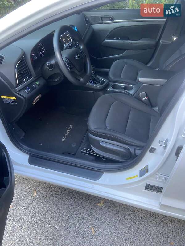 Седан Hyundai Elantra 2017 в Киеве фото 4 Седан Hyundai Elantra 2017 в Киеве