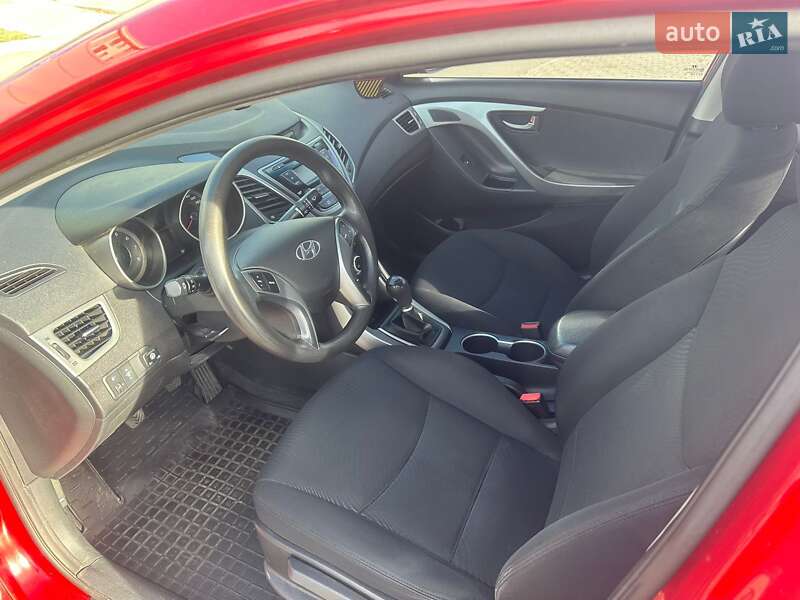 Седан Hyundai Elantra 2014 в Черновцах
