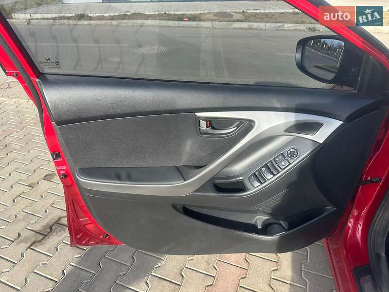 Седан Hyundai Elantra 2014 в Черновцах