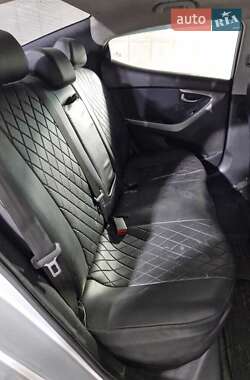 Седан Hyundai Elantra 2012 в Измаиле