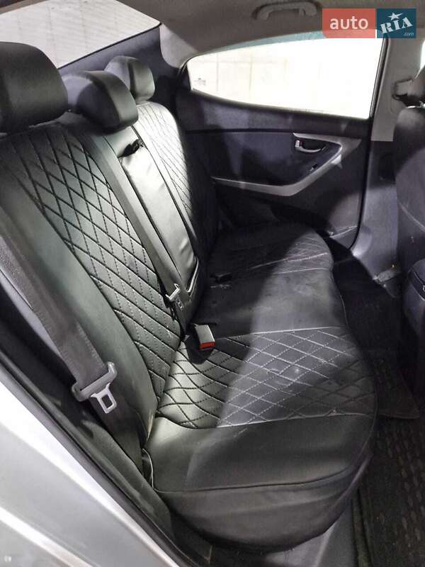 Седан Hyundai Elantra 2012 в Измаиле